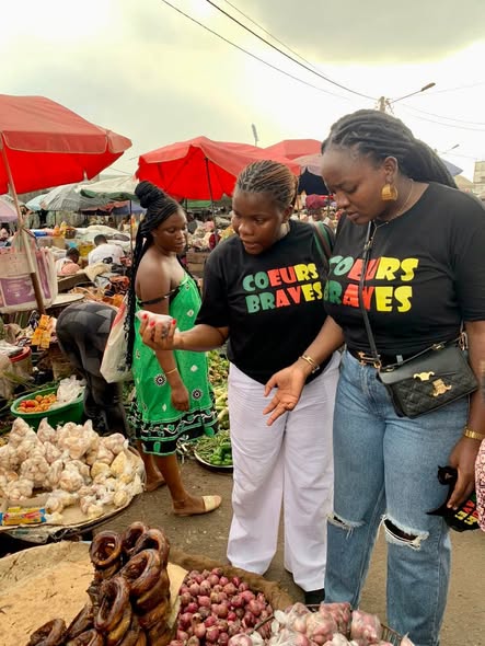 Die Cœurs Braves auf dem New-Deido-Markt in Douala